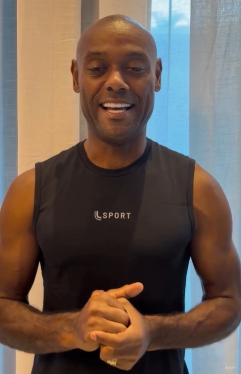 41岁前山东外援勒夫自宣退役，昔日脏辫已变光头