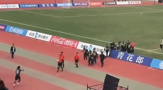 足协官方：川超飞踹并拳击裁判的日火瓦体全国禁赛5年