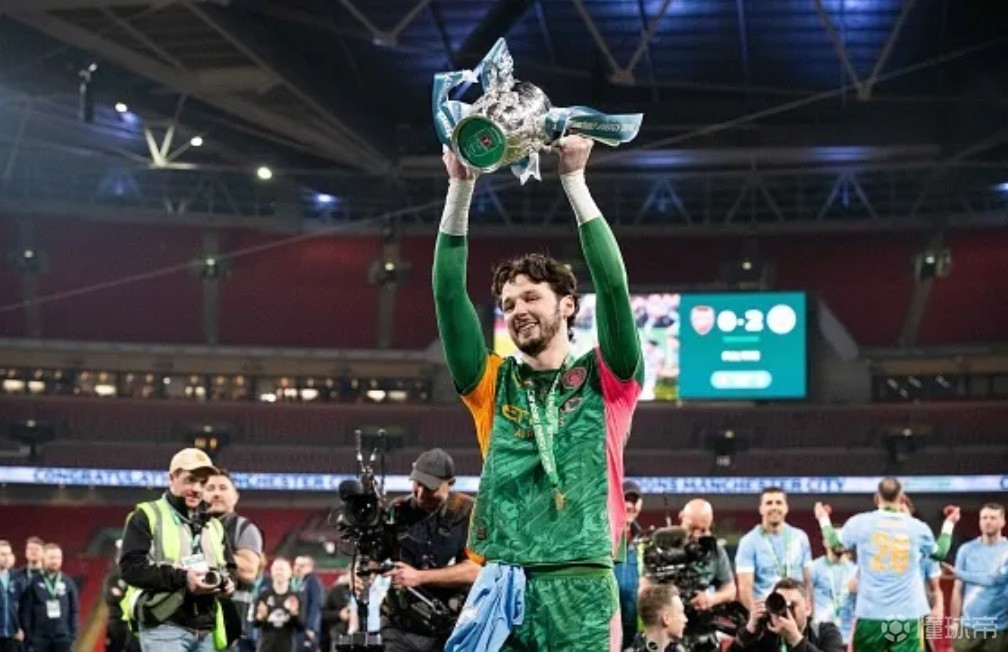 鲁尼：现在曼城有多纳鲁马，特拉福德想要机会就得转会离开