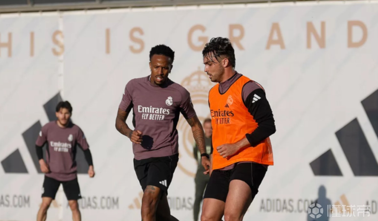 世体：此前伤缺的皇马后卫米利唐和阿森西奥已回归球队合练