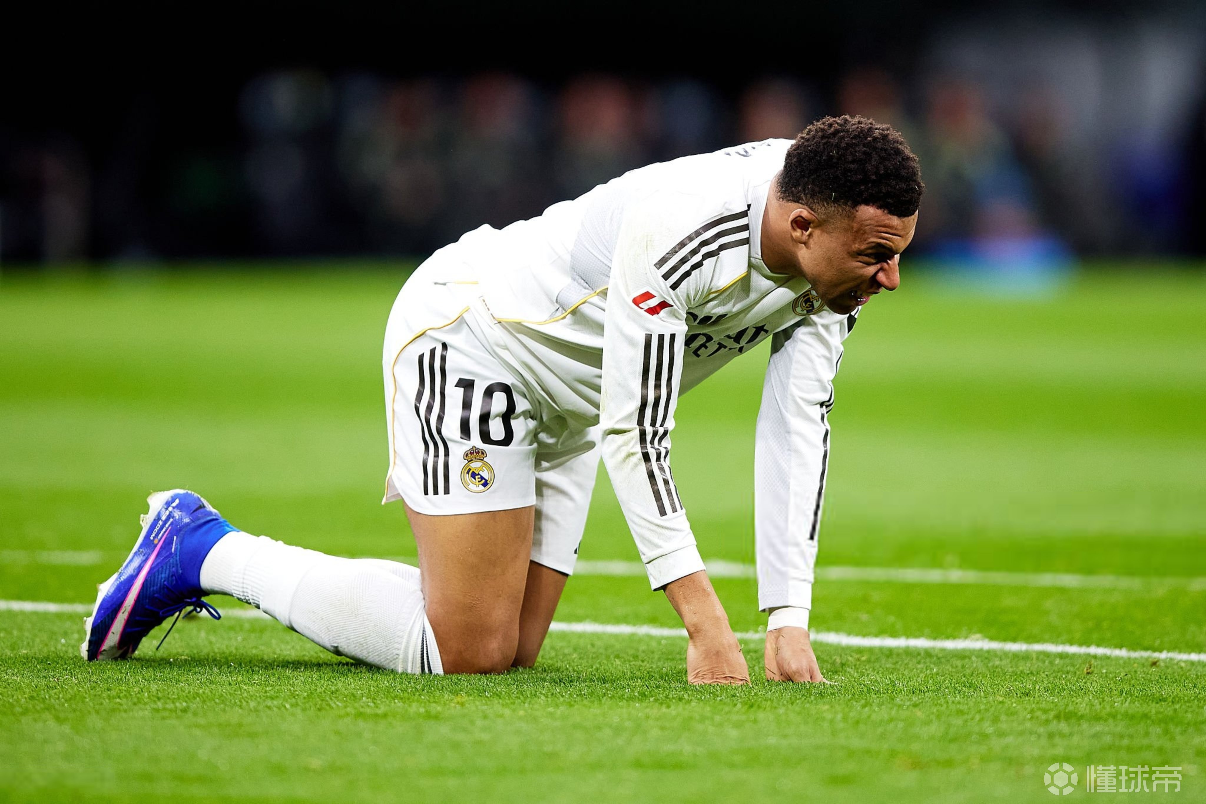 TA：姆巴佩做核磁被皇马队医拍错膝盖后，带伤打满了3场比赛