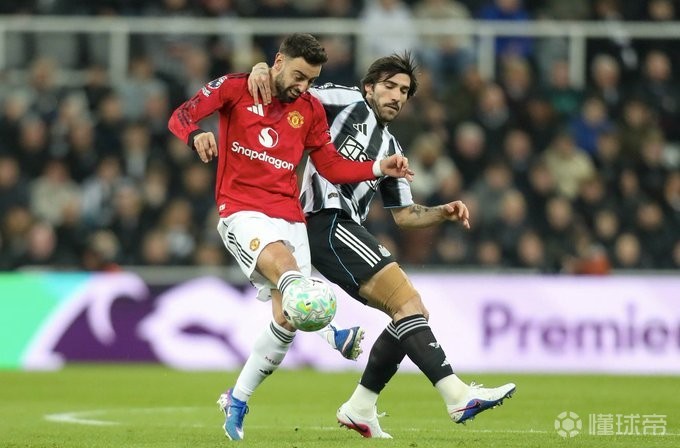 邮报：曼联预计赛季结束后正式报价托纳利，B费也支持引进他