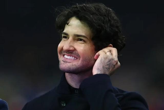 昔日金童帕托：巴西人现在只想赢，哪怕踢得烂，只要赢就行！