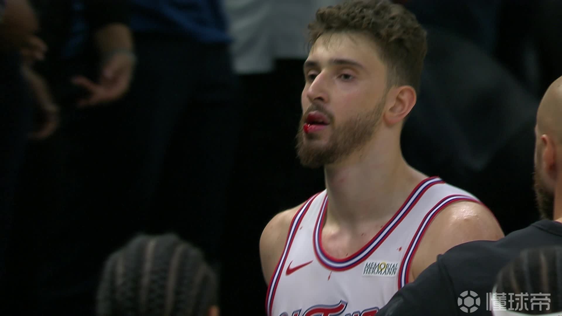 血帽拖进加时倾尽全力，申京22中12&6罚6中贡献30分6板3助4帽